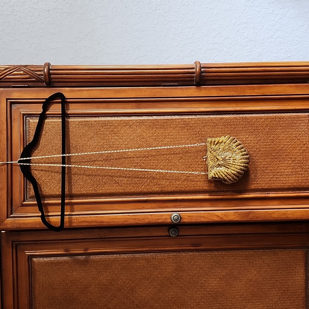 Vintage Walborg clamshell gold beaded purse